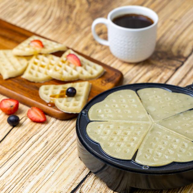Geepas Heart Waffle Maker, Temperature Control, GWM36538 - Power On & Ready Indicator, Non-Stick Cooking Plate, Easy to Clean , 1000 Watts, S/S Decoration, Cool Touch Handle - SW1hZ2U6NDI5MjA5