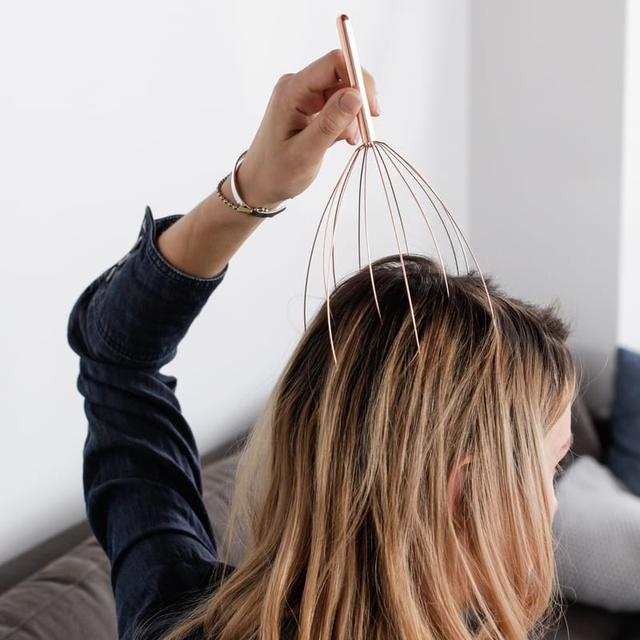 Kikkerland Copper Head Massager - Comfortable and Relaxing, Stimulates Sensitive Nerves with Rubber Tips that massage the Scalp - Copper - SW1hZ2U6MzYxMTk5
