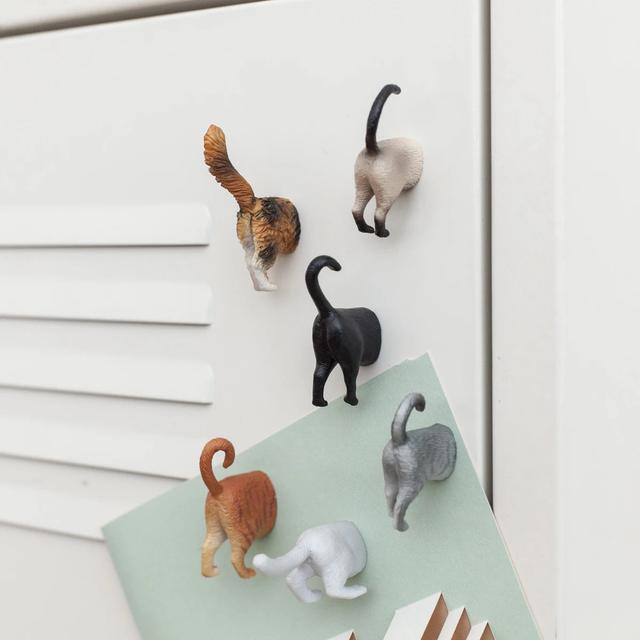 Kikkerland Cat Butt Magnet - Feline Design Magnetic Organizer, Use in Fridge, Office, Garage, 6 Different Tails, Great for Gifting, - Set of 6 - SW1hZ2U6MzYxMjgz