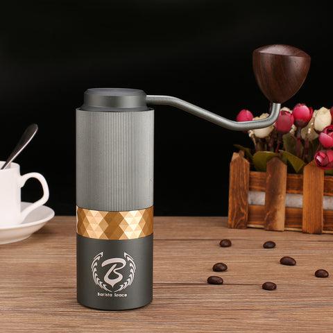 مطحنة قهوة يدوية فاخرة سعة 20 غرام أخضر | Barista Space Premium Coffee Hand Grinder 2.0 - SW1hZ2U6NTc1Njc5
