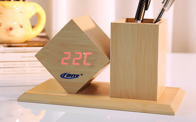 ساعة رقمية مع حامل أقلام خشبي - أسود CRONY digital Alarm Clock with Wooden pen holder - SW1hZ2U6NjAyOTIx