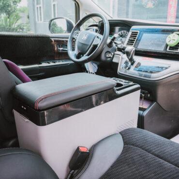 ثلاجة سيارة 15 لتر بدون بطارية كروني CRONY Vehicle Refrigerator with centre armrest
