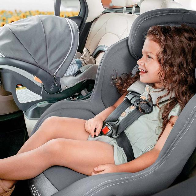 كرسي سيارة للاطفال حديثي الولادة و حتى 6 سنوات لون أسود شيكو Chicco Nextfit Max Cleartex Convertible Car Seat - SW1hZ2U6NjUxNDM1