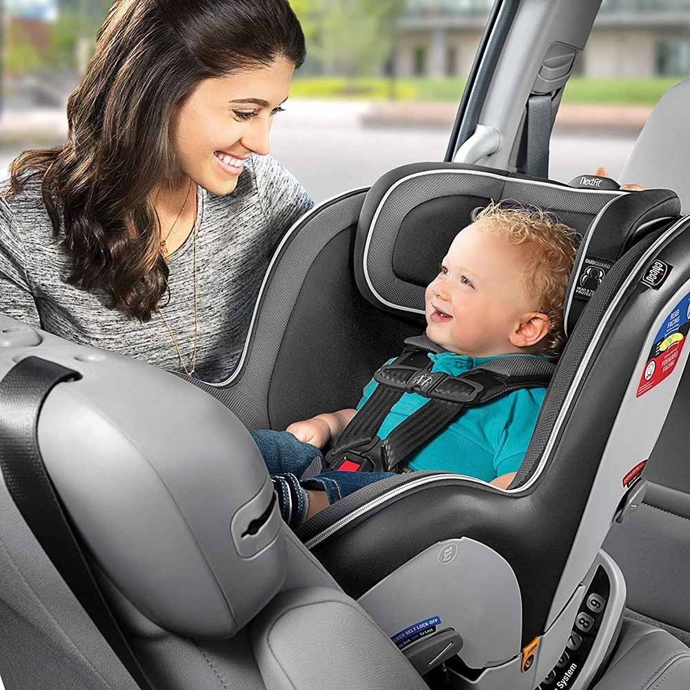 كرسي سيارة للاطفال لون رمادي شيكو Chicco NextFit Zip Convertible Baby Car Seat