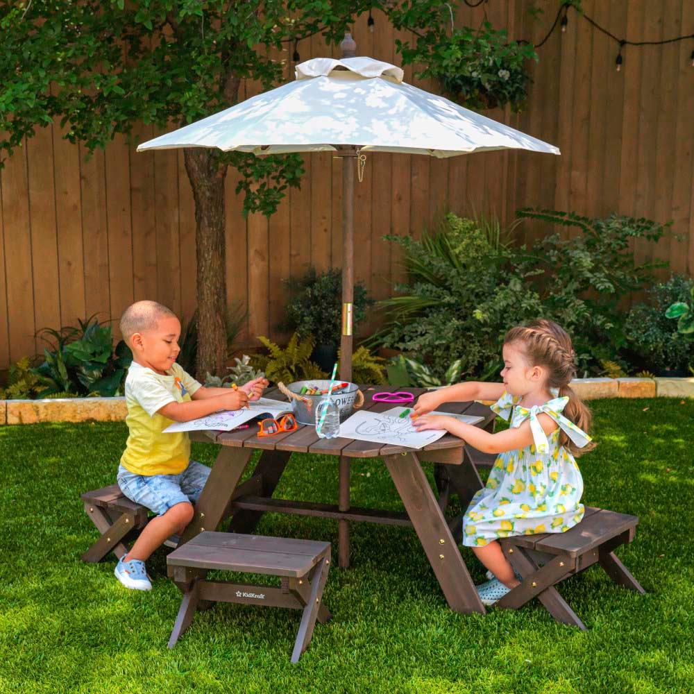 طاولة وكراسي للأطفال كيد كرافت Kidkraft Octagon Table, Stools & Umbrella Set - cG9zdDo2OTk2NzI=
