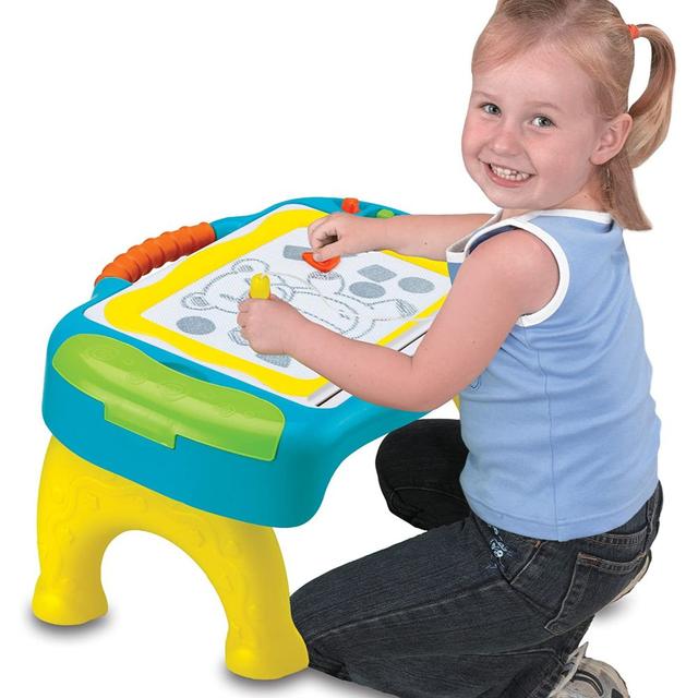 لعبة طاولة الرسم المتنقلة من كرايولا للأطفال  Crayola sit n draw travel table - SW1hZ2U6OTIxMDQ1