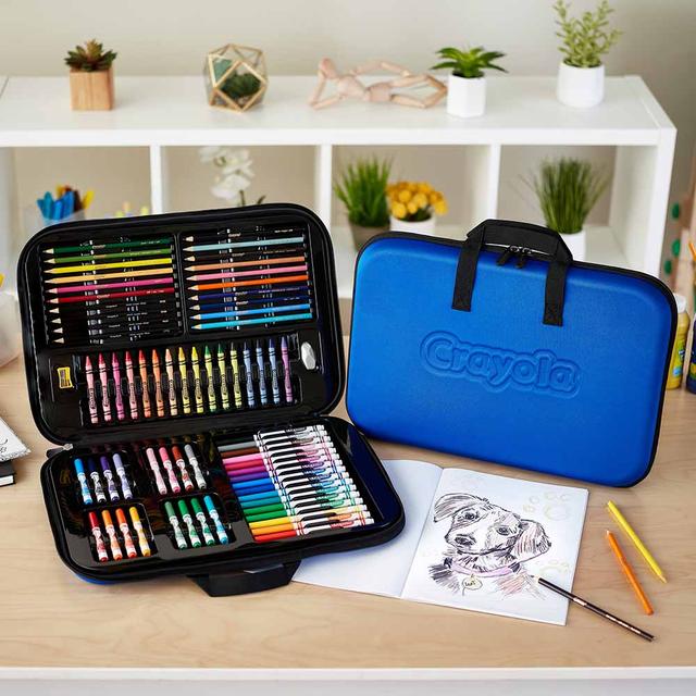 شنطة رسم وتلوين للأطفال من كرايولا 70 قطعة Crayola Sketch & Color Soft Art Case - SW1hZ2U6OTIwOTk3