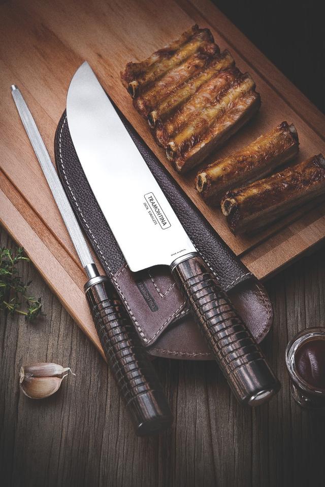 طقم أدوات مائدة (سكين ومبرد) ترامونتينا حزمة 2في1 Tramontina Barbecue Set with Wooden Box - SW1hZ2U6OTYzNjA3