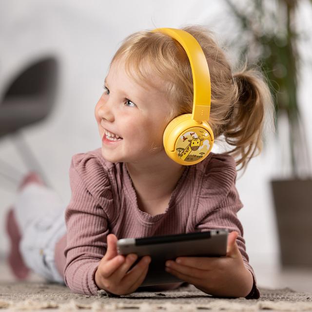 سماعات اطفال لاسلكية 19 ساعة مع مجموعة ملصقات ورقية بودي فونز أصفر BUDDYPHONES POP Fun Bluetooth Wireless Headset - SW1hZ2U6MTY4MDg1OQ==