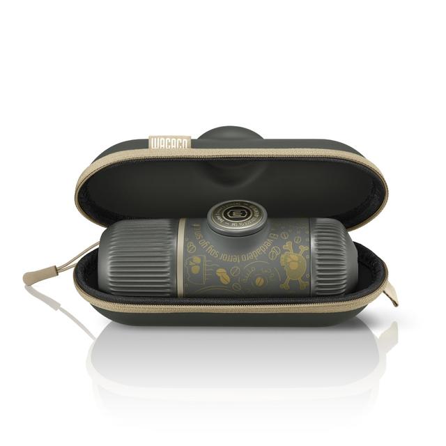 WACACO Nanopresso Dark Souls - Portable Espresso Maker with Protective Case (Manually Powered) - Grey - SW1hZ2U6MTY3OTYxOA==