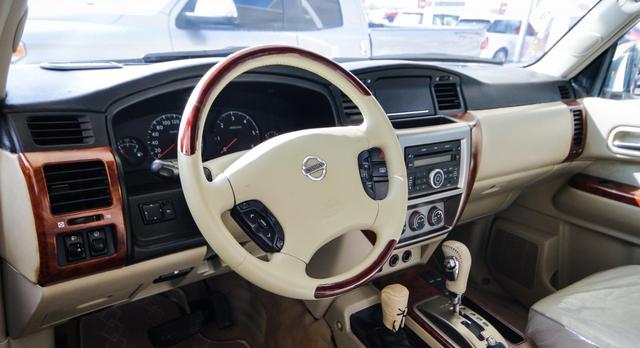 Beige Steering Wheel with Shiny Brown Wood Super Safari Nissan Patrol Y61 VTC GU - SW1hZ2U6MTY3MTQ2MA==