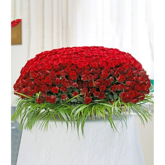 Order The Extraordinary One Roses Bouquet Now! | Jomla.ae